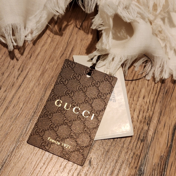 Authentic Gucci Shawl BRAND NEW WITH TAGS!!!! - Picture 4 of 5